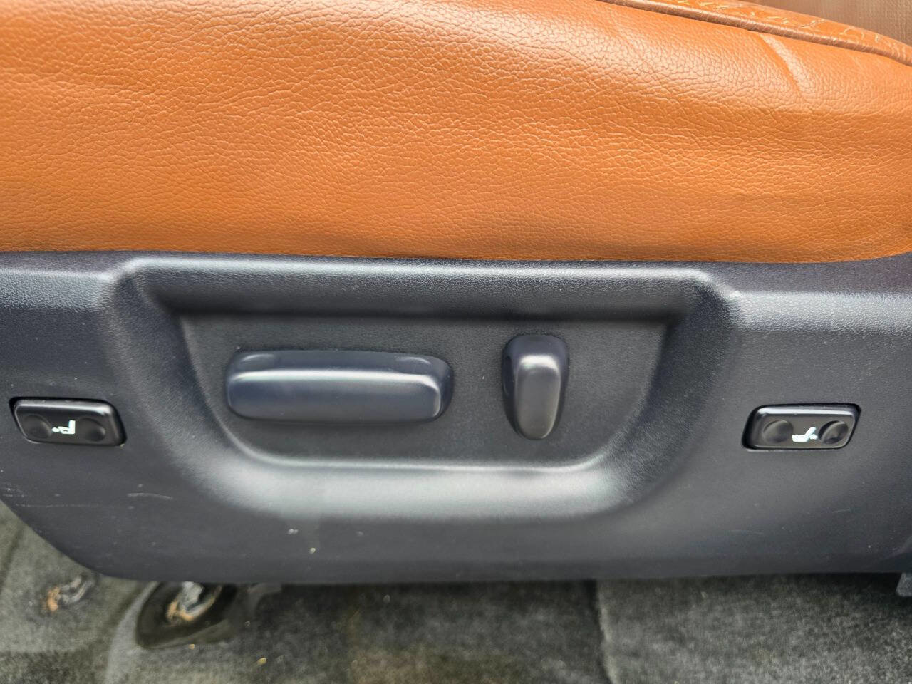 Used 2013 Toyota Sequoia Platinum image 14