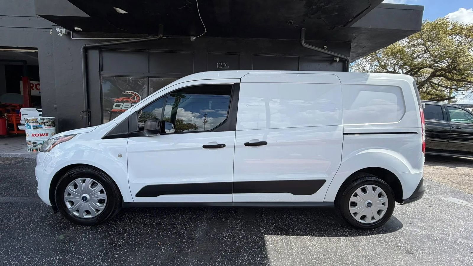 Used 2021 Ford Transit Connect XLT image 3