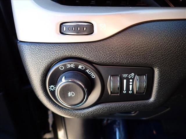Used 2015 Jeep Cherokee Latitude w/ Cold Weather Group image 14