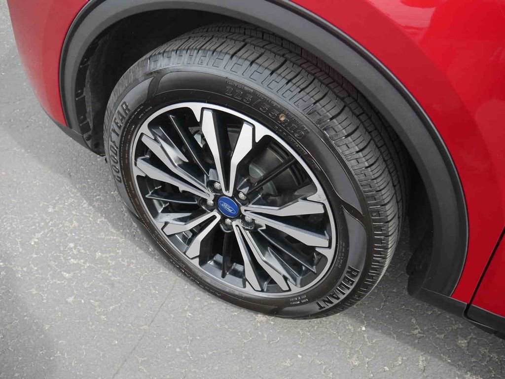 Used 2022 Ford Escape SE w/ SE Sport Appearance Package image 10