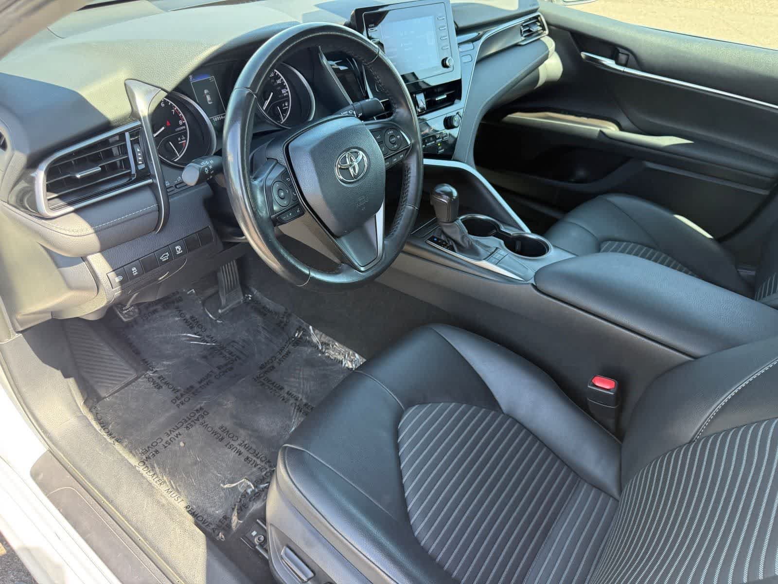Used 2024 Toyota Camry SE FWD image 11