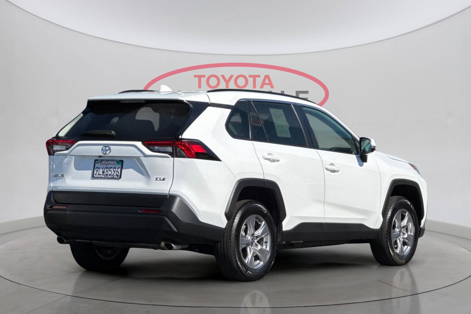 Used 2024 Toyota RAV4 XLE w/ Convenience Package FWD image 4