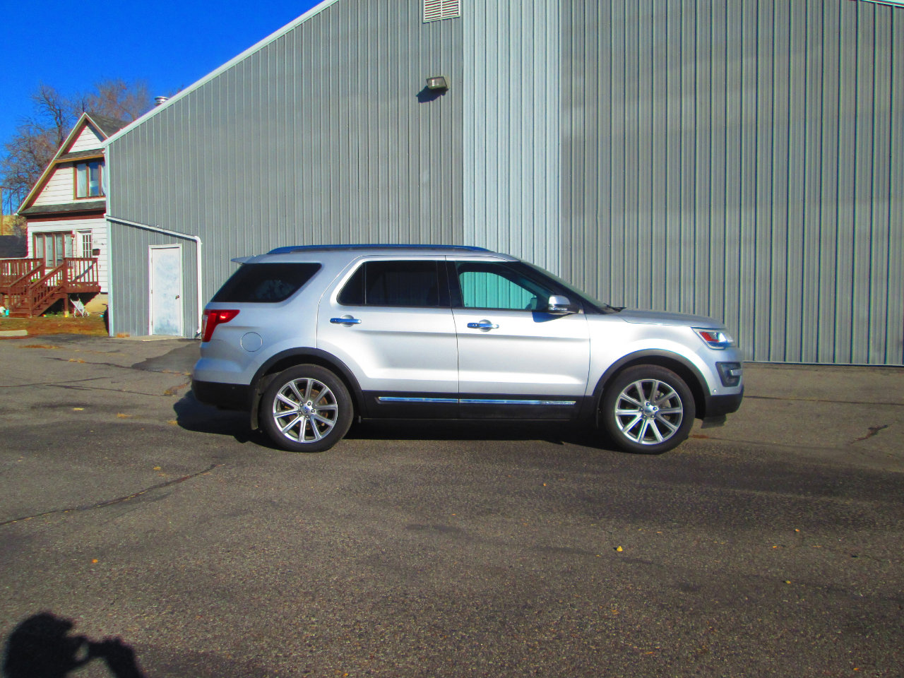 Used 2016 Ford Explorer Limited w/ Equipment Group 301A image 2