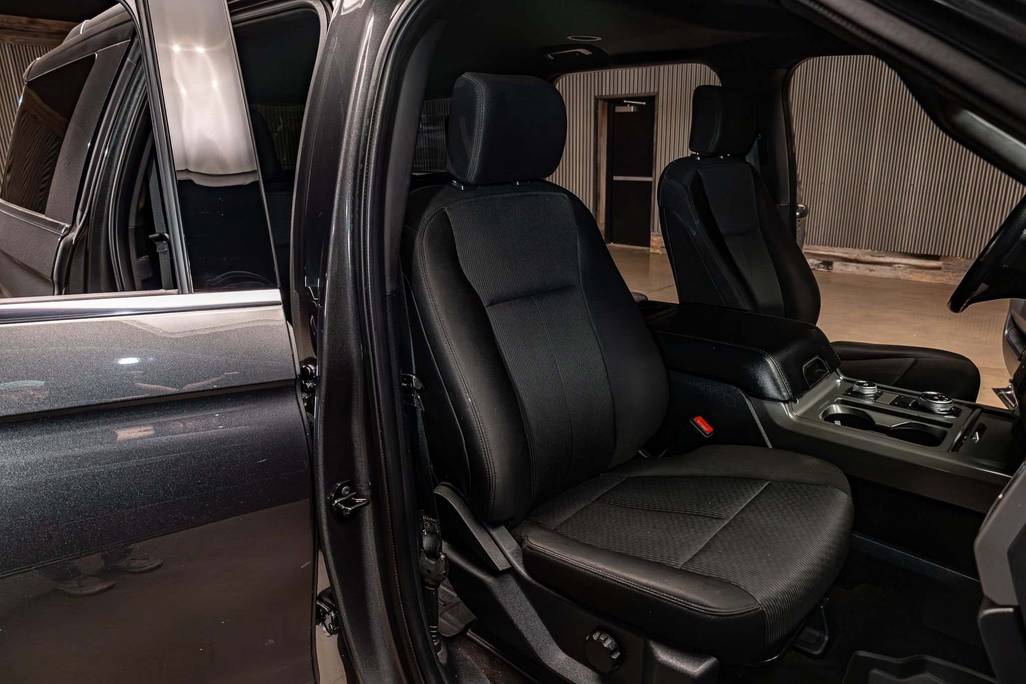Used 2020 Ford Expedition XLT w/ FX4 Off-Road Package AWD/4WD image 27