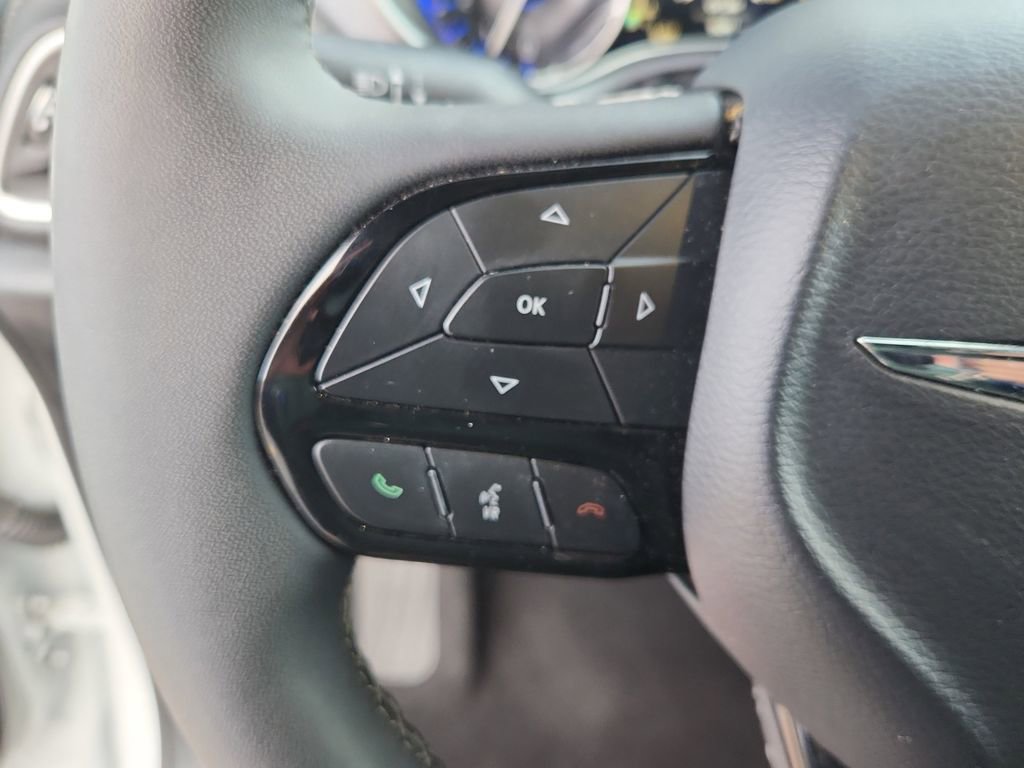 Used 2025 Chrysler Pacifica Limited FWD image 22