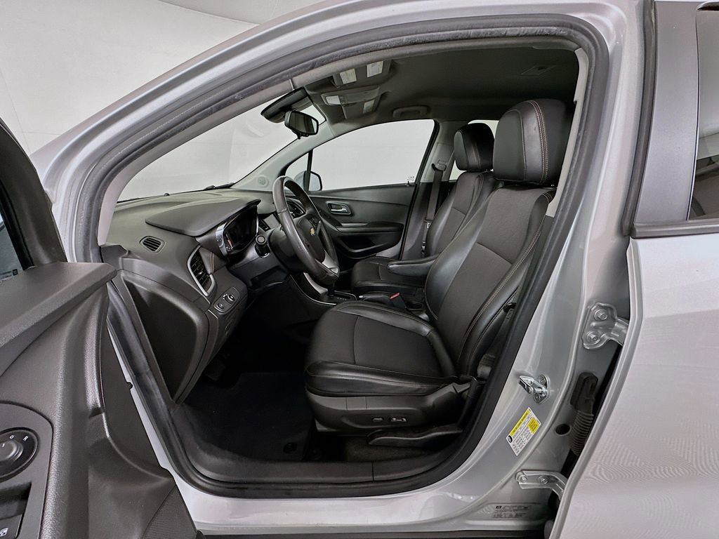 Used 2021 Chevrolet Trax LT w/ LT Convenience Package image 20