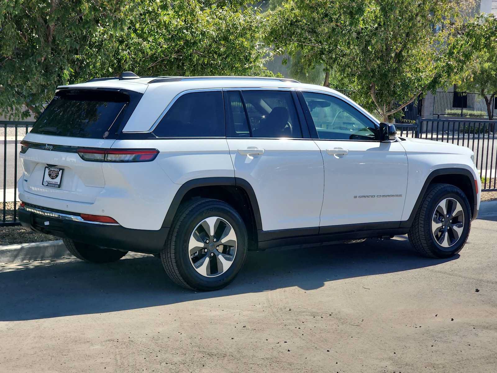 Used 2024 Jeep Grand Cherokee Limited 4xe AWD/4WD image 8