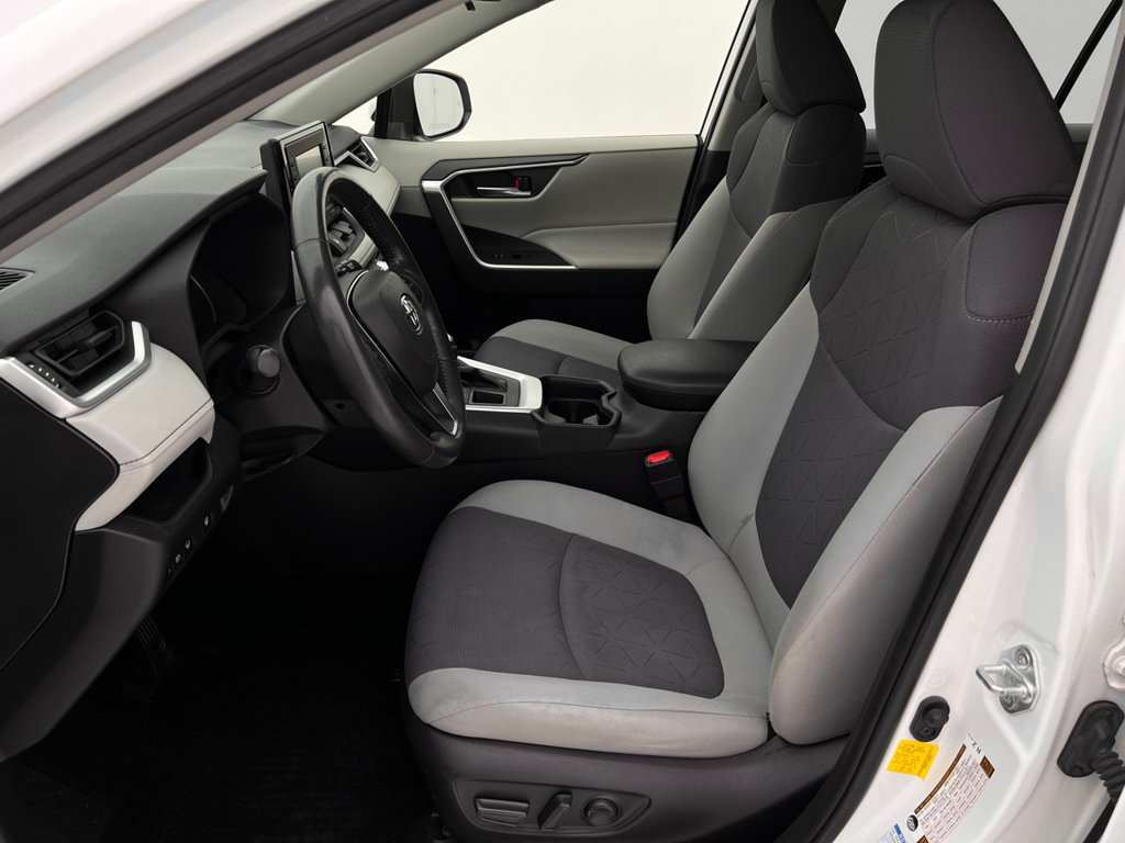 Used 2020 Toyota RAV4 XLE w/ XLE Grade Weather Package AWD/4WD image 11