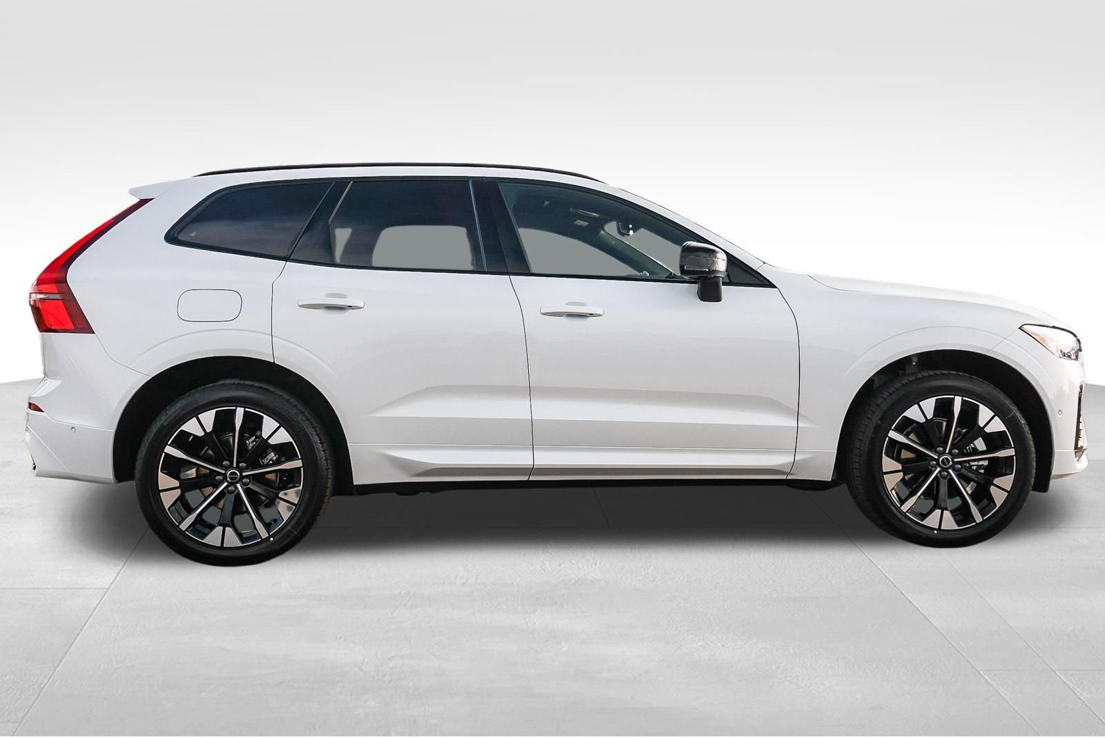 New 2026 Volvo XC60 B5 Plus w/ Climate Package image 4