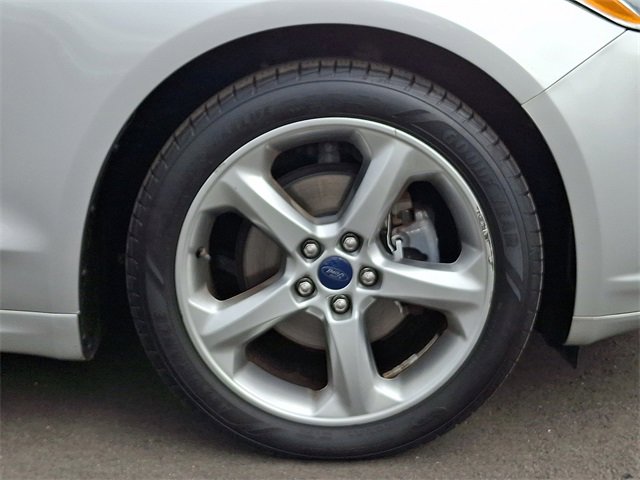 Used 2015 Ford Fusion SE w/ Equipment Group 201A image 9