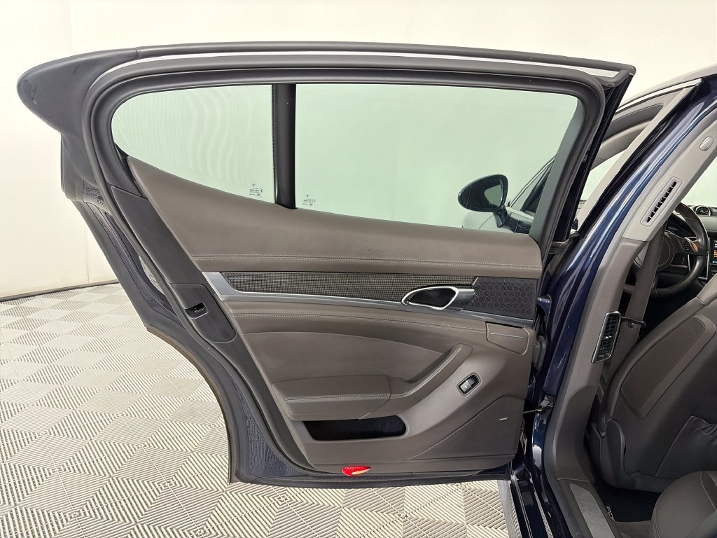 Used 2015 Porsche Panamera image 12