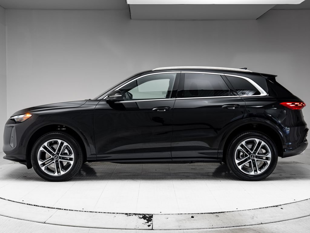 Certified 2025 Audi Q5 Premium w/ Convenience Package AWD/4WD image 2
