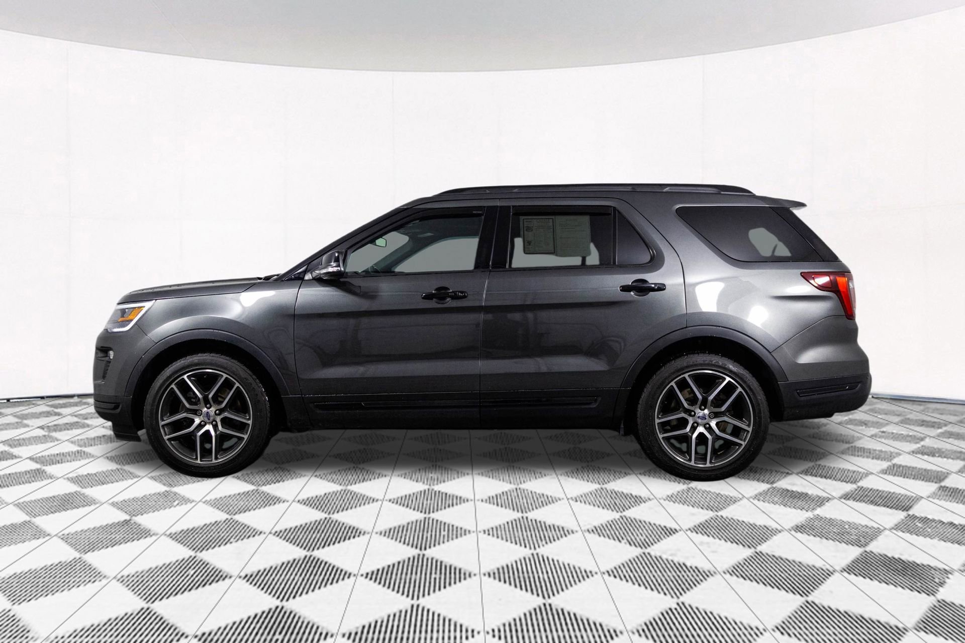 Used 2018 Ford Explorer Sport image 11