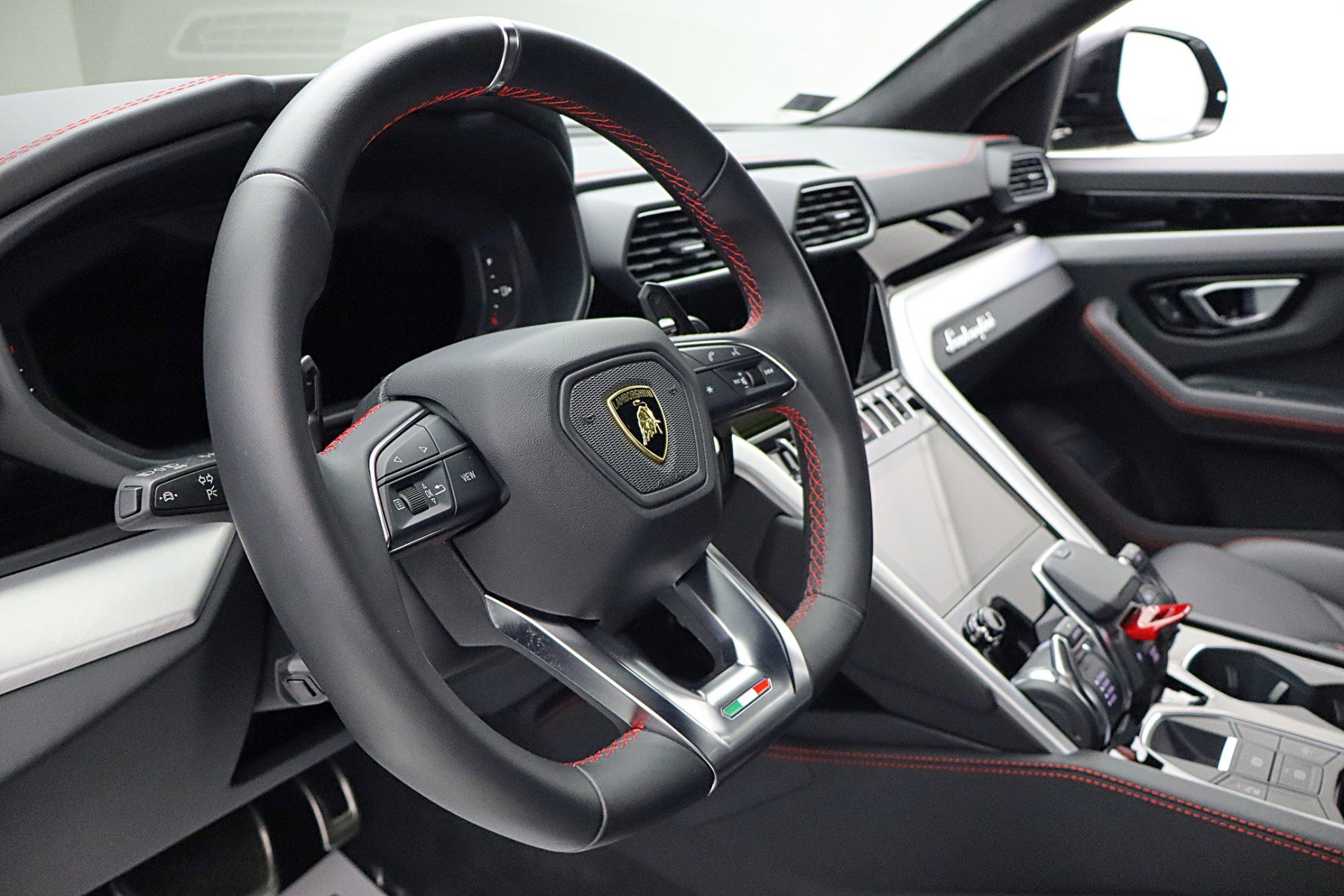 Used 2024 Lamborghini Urus S image 29