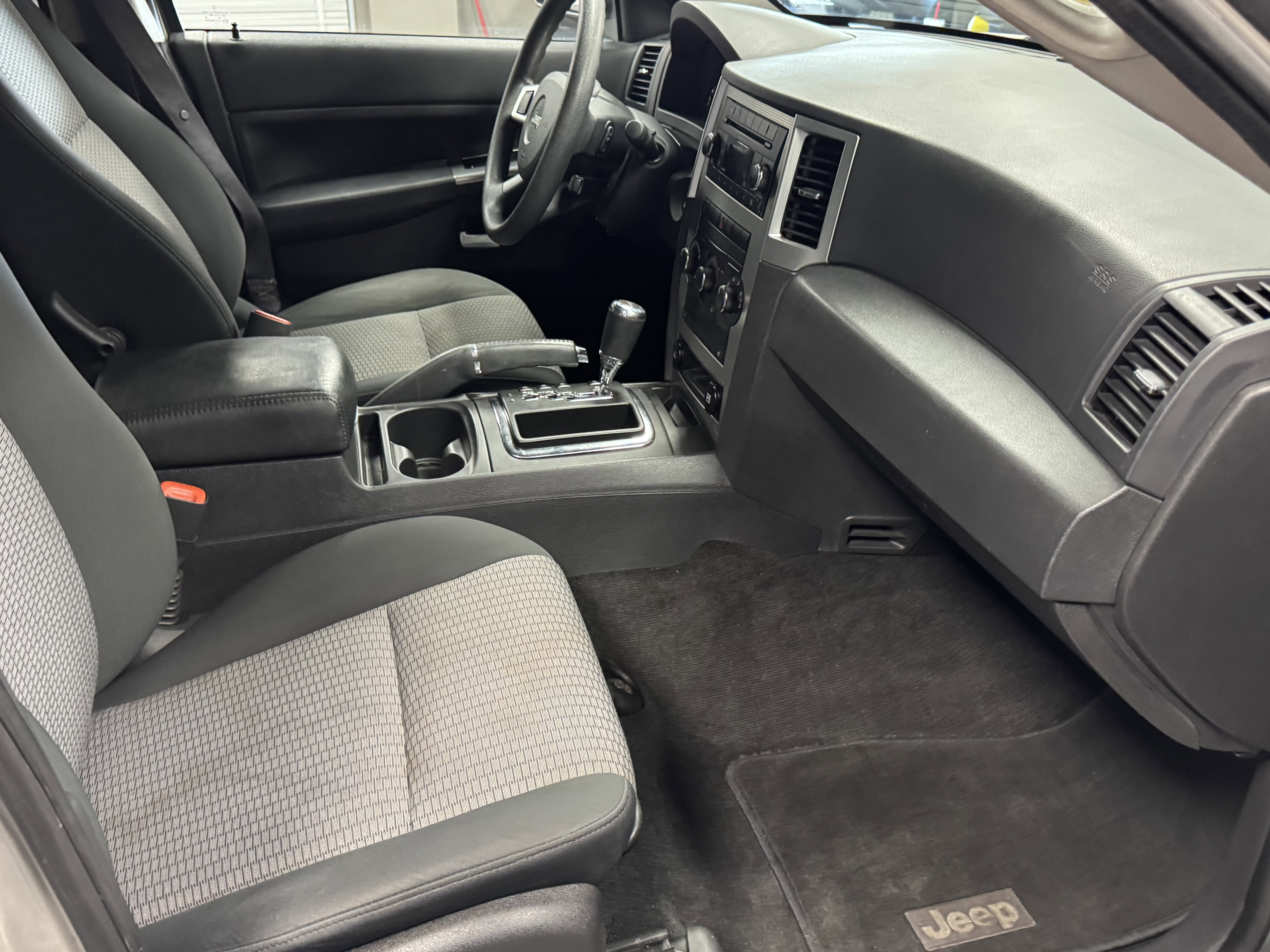 Used 2009 Jeep Grand Cherokee Laredo w/ Popular Equipment Group image 12