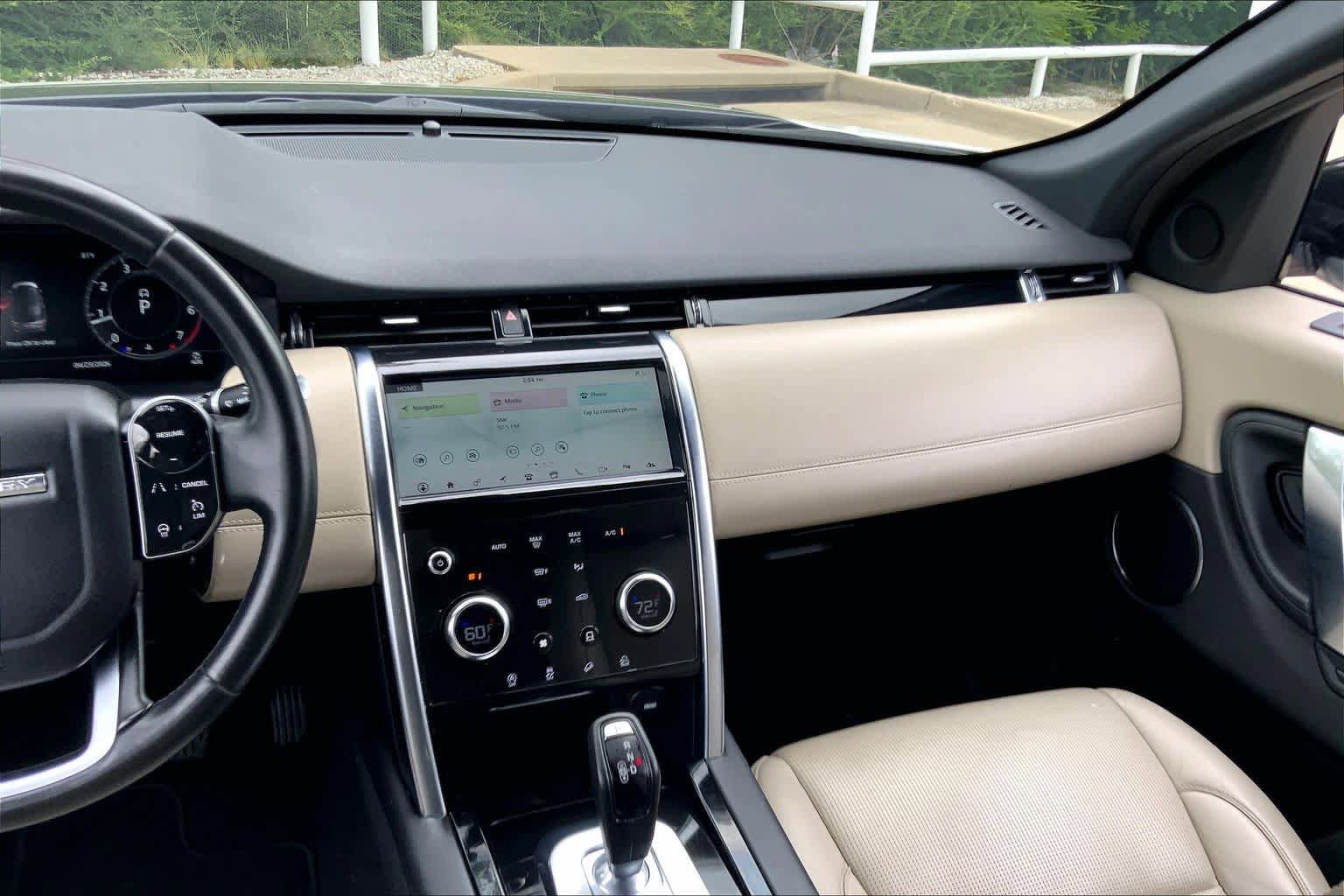 Used 2020 Land Rover Discovery Sport SE image 7