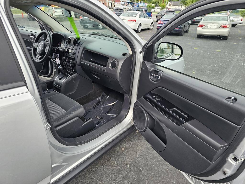 Used 2013 Jeep Compass Sport AWD/4WD image 6
