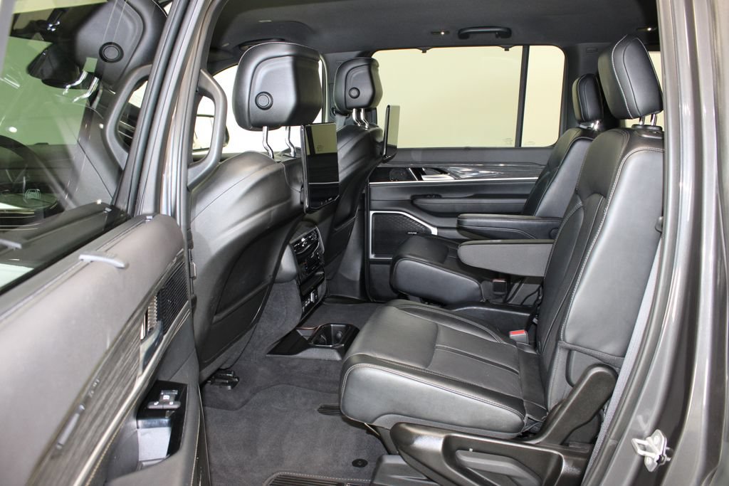 Used 2022 Jeep Wagoneer Series III w/ Rear Seat Entertainment Group AWD/4WD image 4