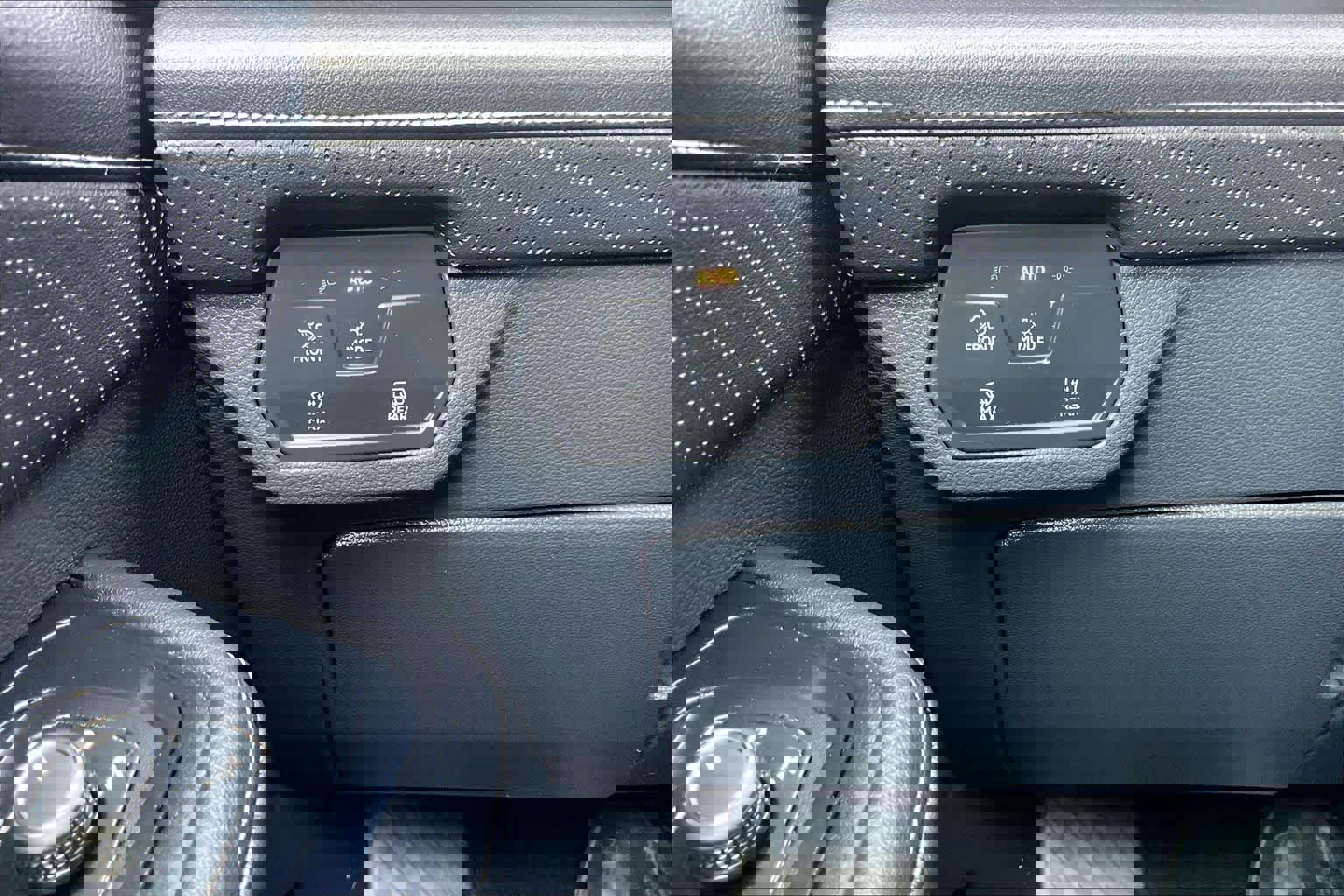 Used 2025 Volkswagen Atlas Cross Sport SE image 32