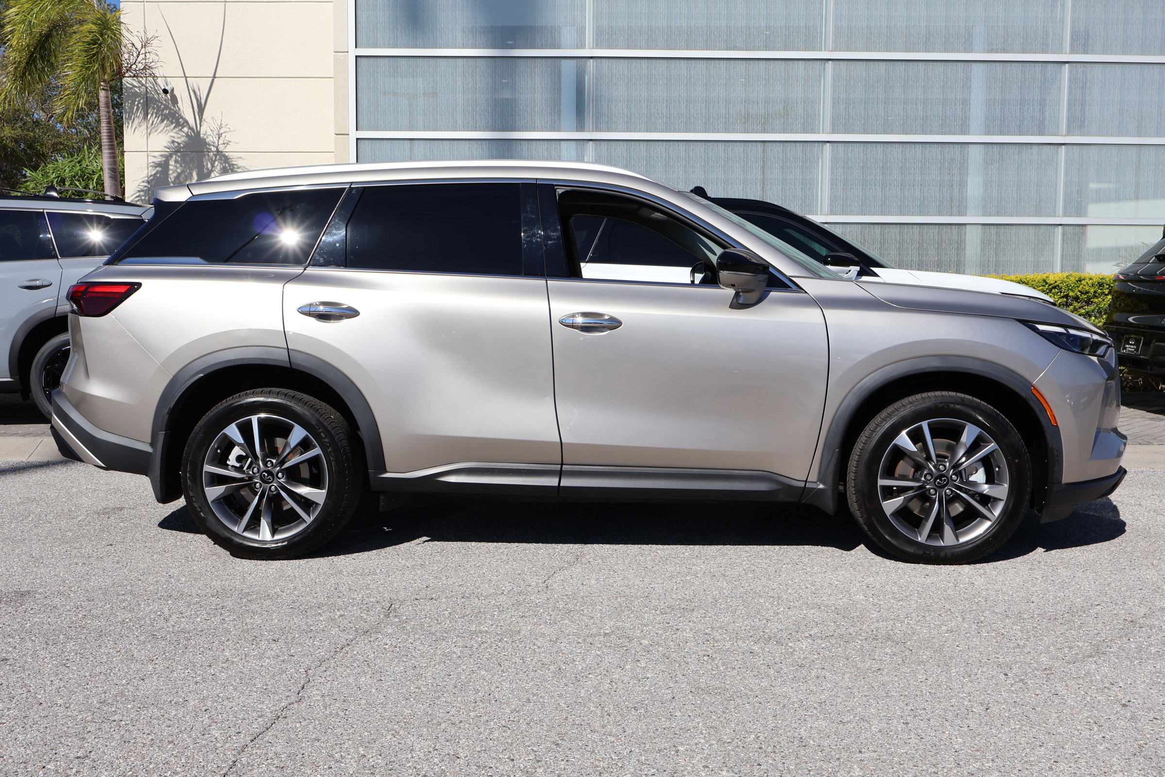 Certified 2023 INFINITI QX60 Luxe w/ Cargo Package AWD/4WD image 11