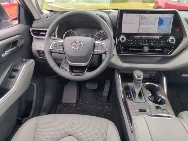 Used 2022 Toyota Highlander Limited image 16