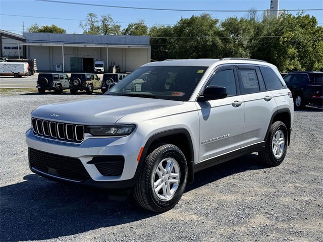 New 2025 Jeep Grand Cherokee Laredo w/ Luxury Tech Group I image 22