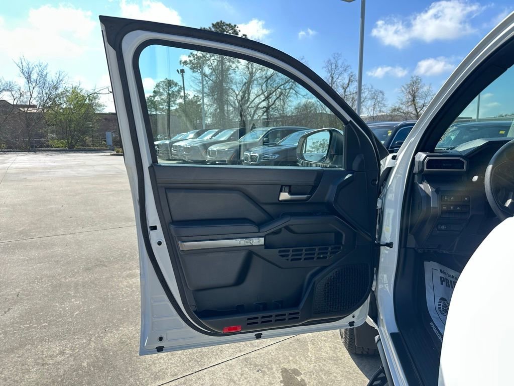 Used 2024 Toyota Tacoma TRD Off-Road image 9