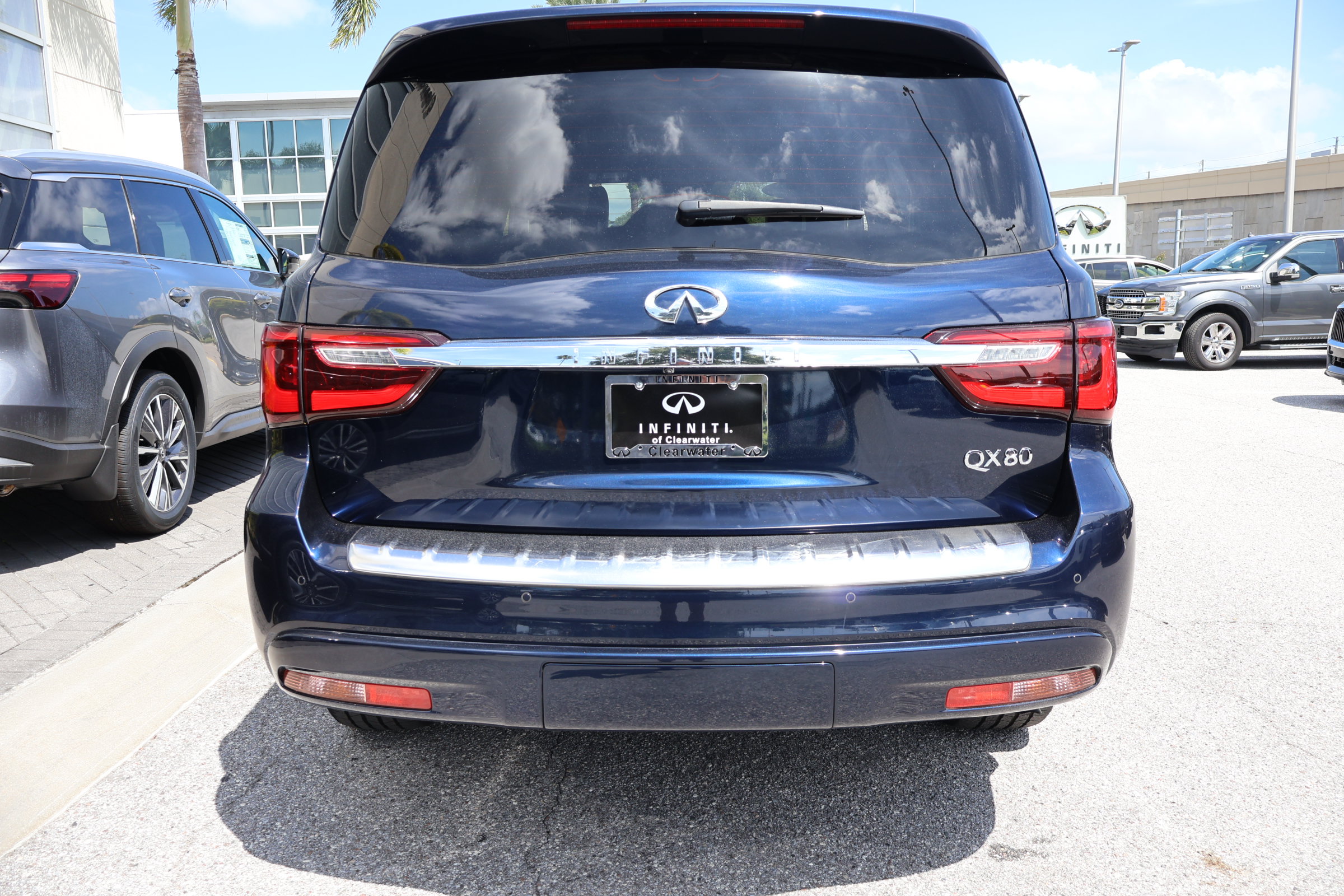 Certified 2022 INFINITI QX80 Sensory w/ Cargo Package RWD image 8