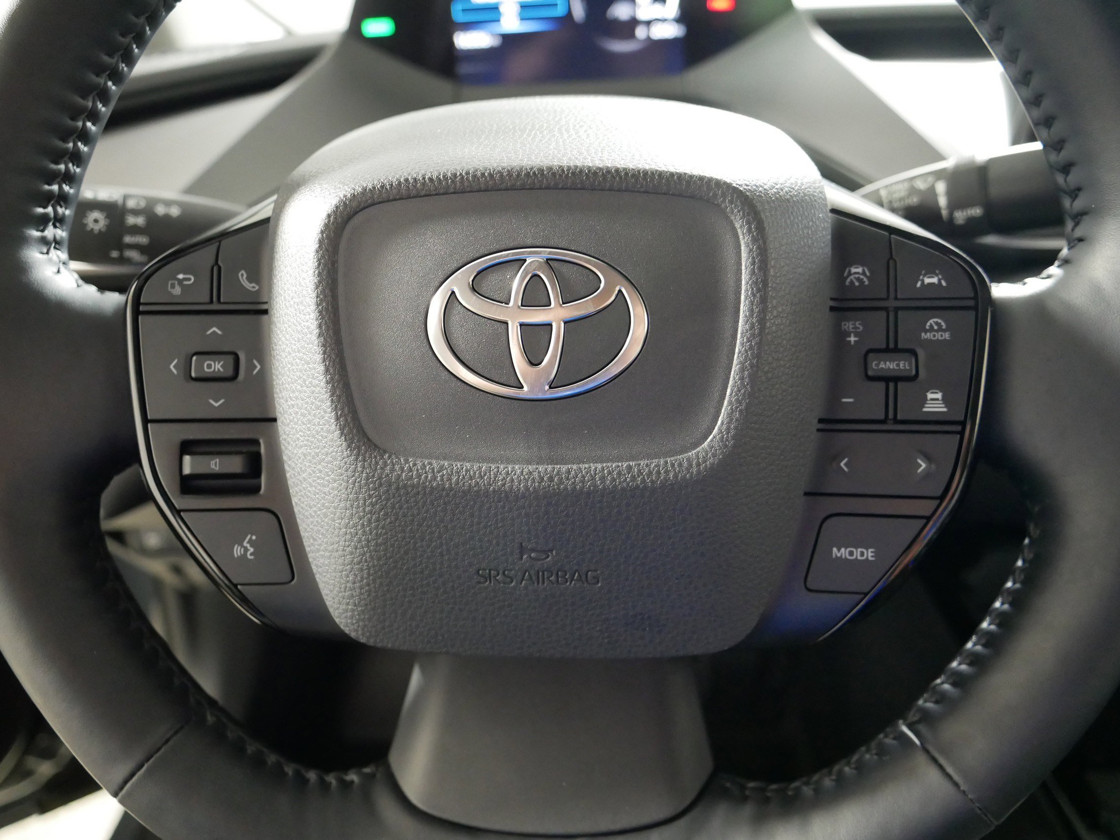 Used 2025 Toyota Prius XLE AWD/4WD image 25