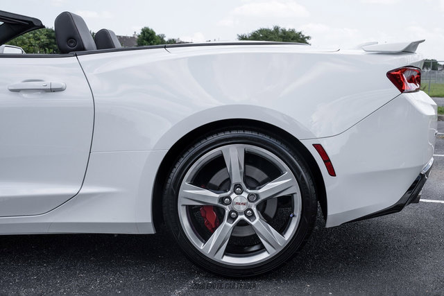 Used 2017 Chevrolet Camaro SS RWD image 5