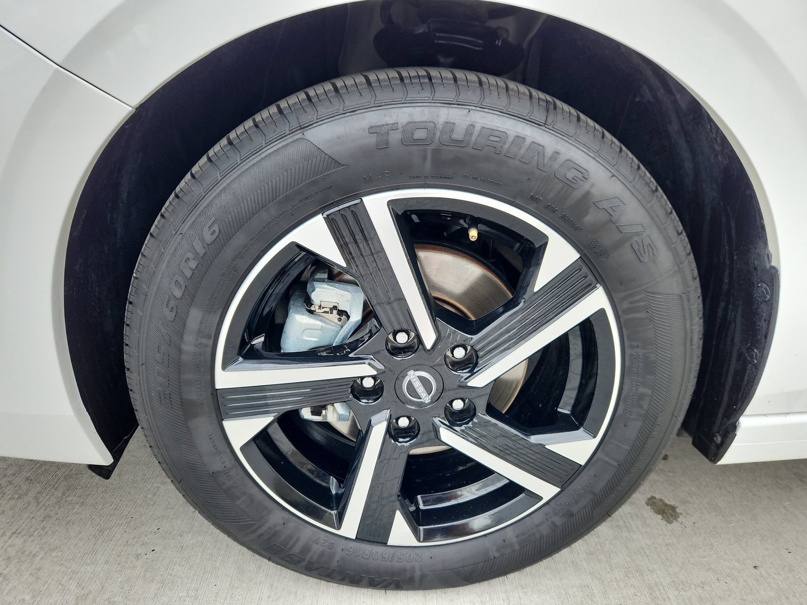 Used 2024 Nissan Sentra SV FWD image 18