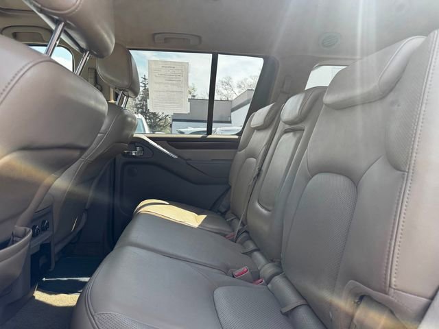 Used 2008 Nissan Pathfinder LE w/ Navigation Pkg AWD/4WD image 12