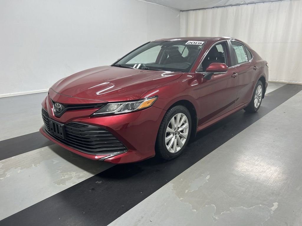Used 2019 Toyota Camry LE w/ Convenience Package FWD image 5