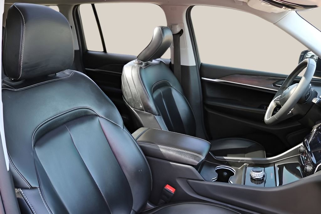 Used 2023 Jeep Grand Cherokee Limited RWD image 19