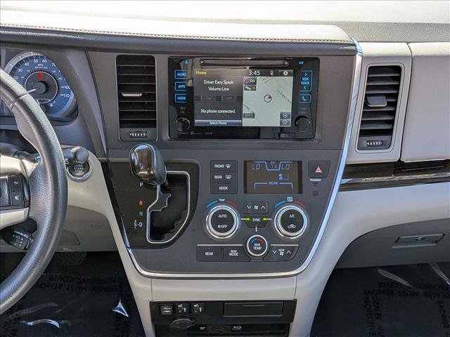 Used 2017 Toyota Sienna XLE Premium image 12