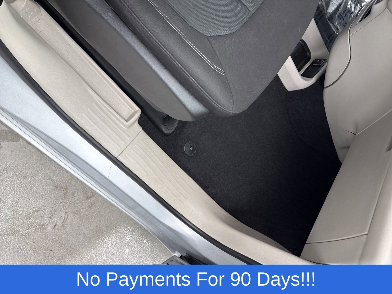 Used 2022 Chrysler Voyager LX image 24