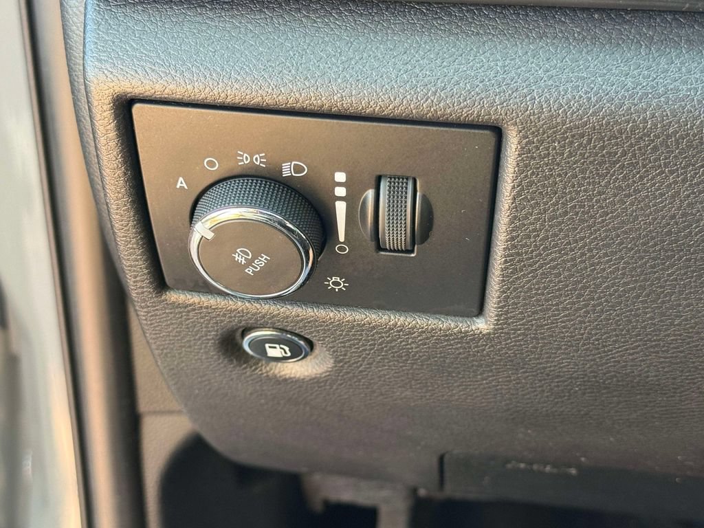 Used 2020 Jeep Grand Cherokee Altitude AWD/4WD image 24