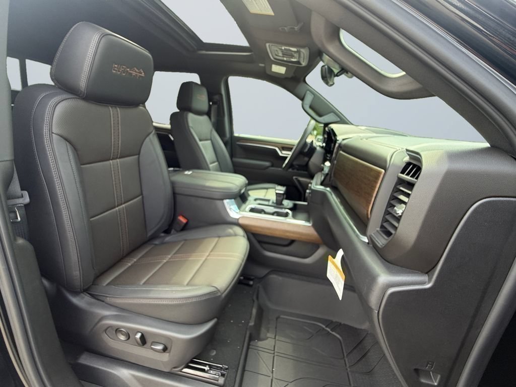 New 2026 Chevrolet Silverado 1500 High Country w/ High Country Premium Package AWD/4WD image 15