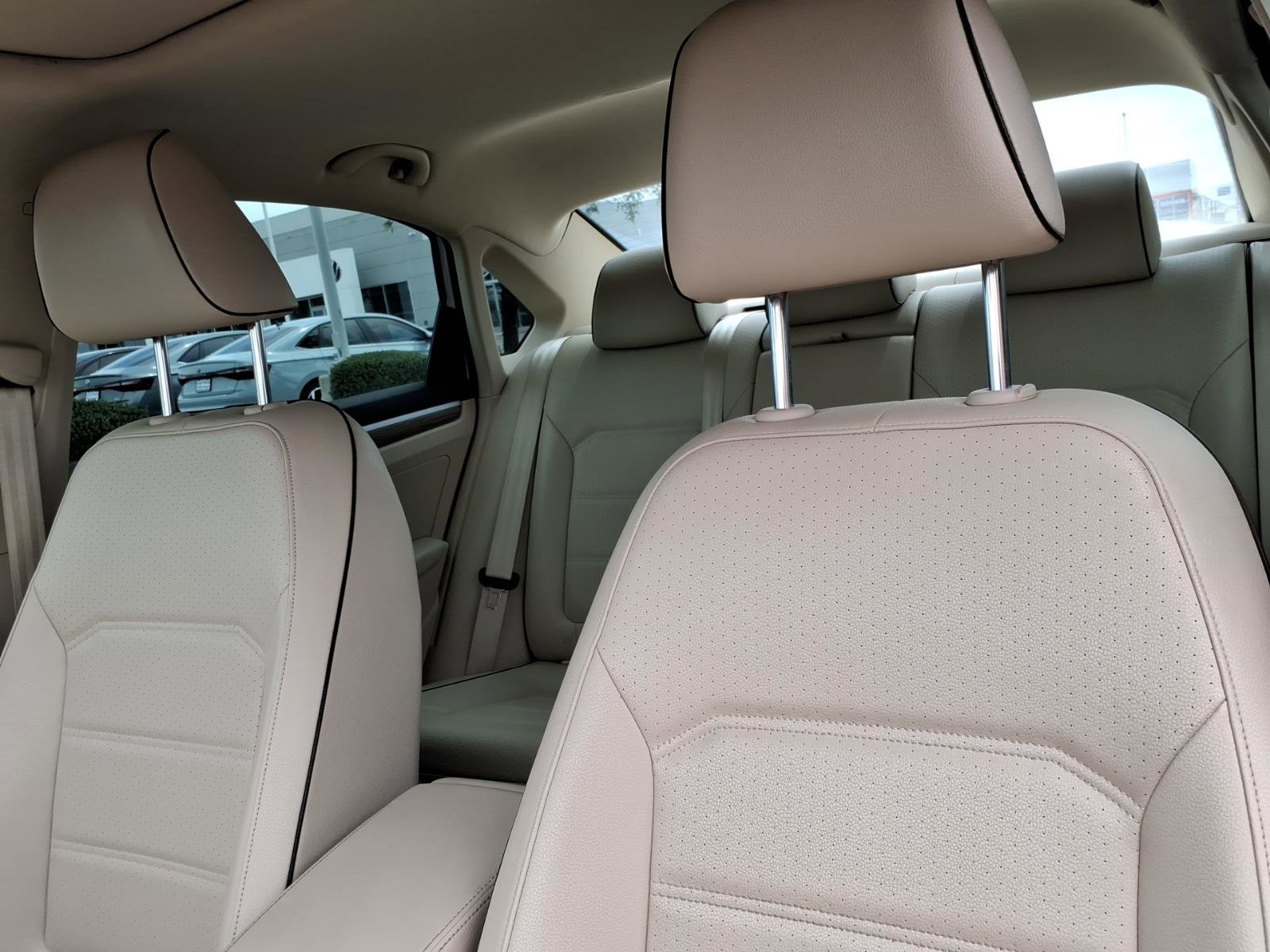 Used 2017 Volkswagen Passat 1.8T SE image 21