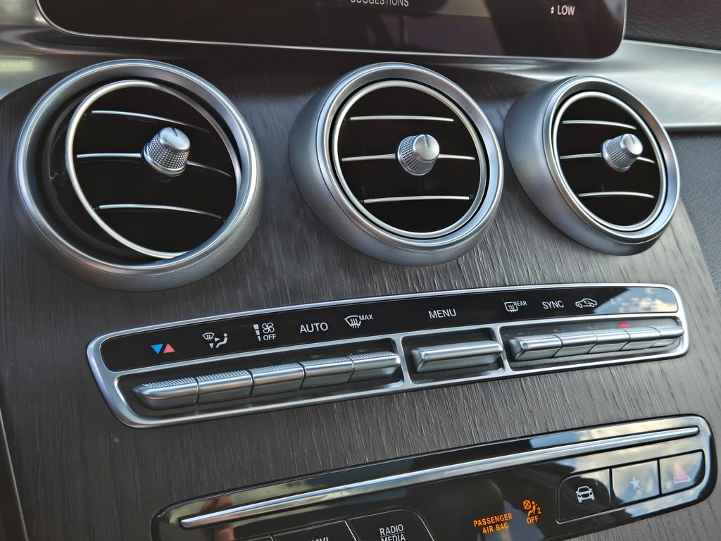 Used 2021 Mercedes-Benz GLC 300 4MATIC image 24