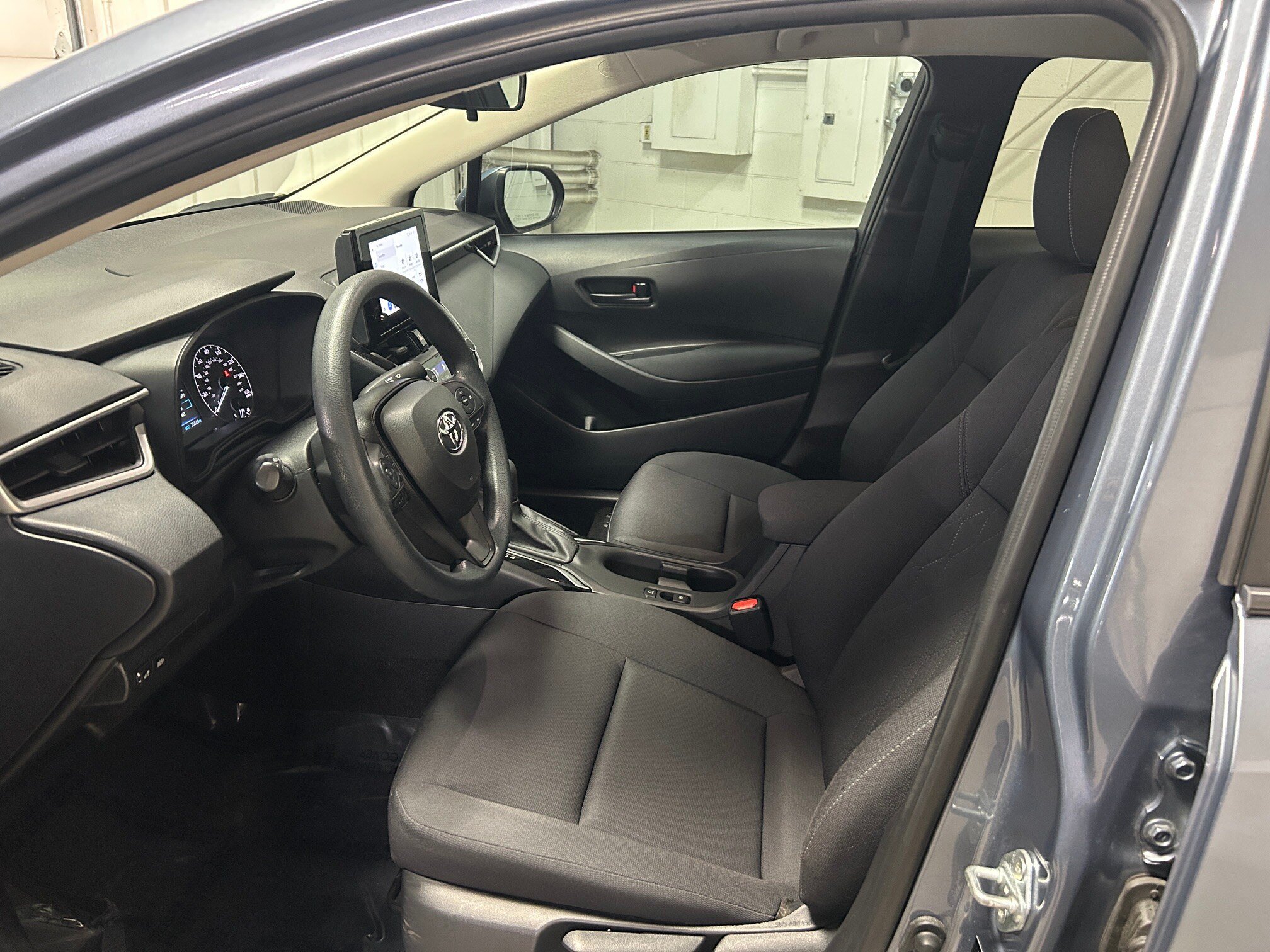 Used 2023 Toyota Corolla LE w/ LE Convenience Package FWD image 9