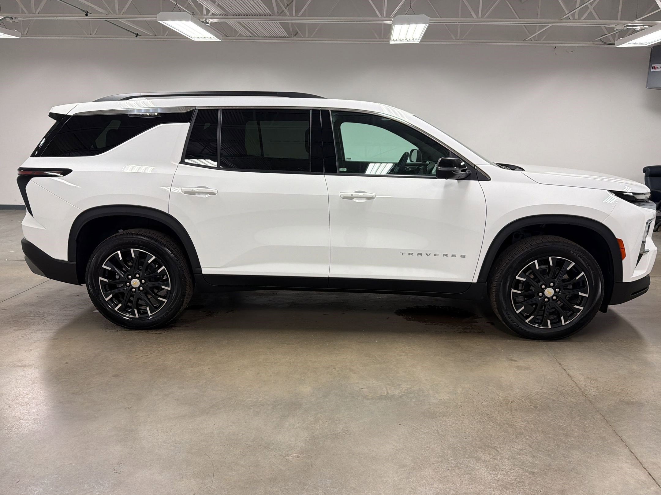 New 2026 Chevrolet Traverse LT w/ Sun and Wheel Package image 8