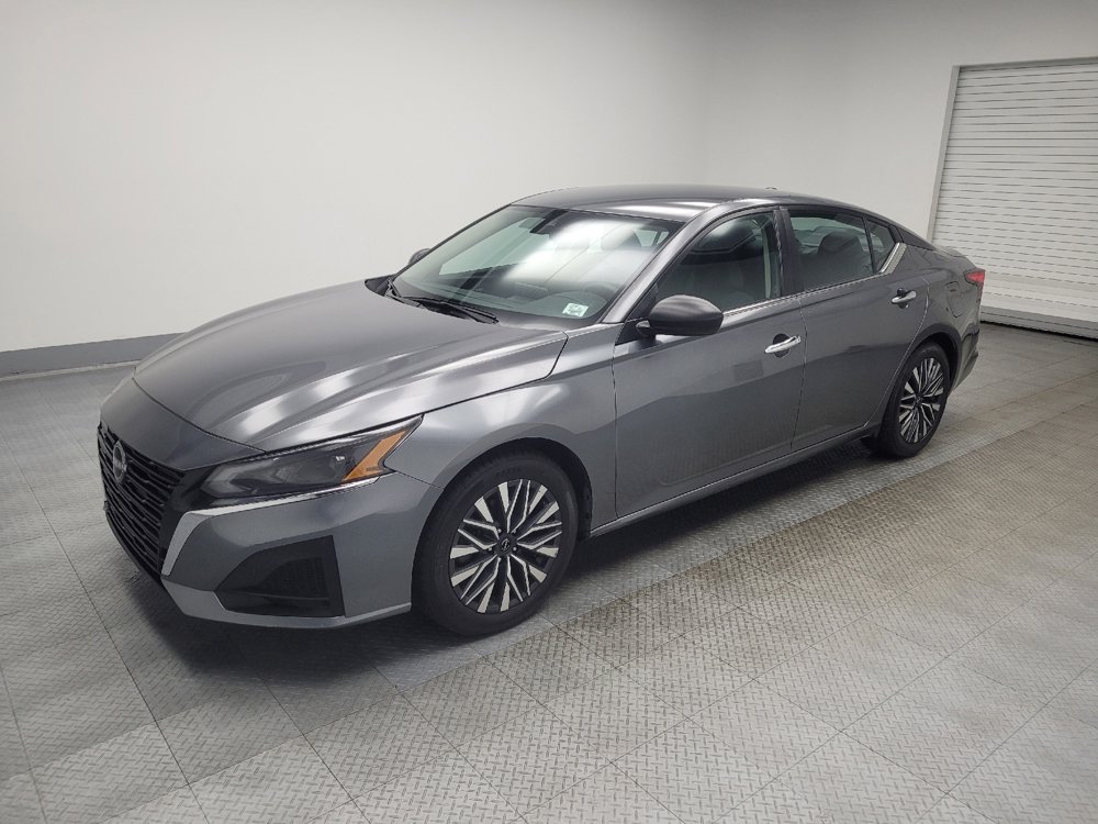 Used 2024 Nissan Altima 2.5 SV image 2