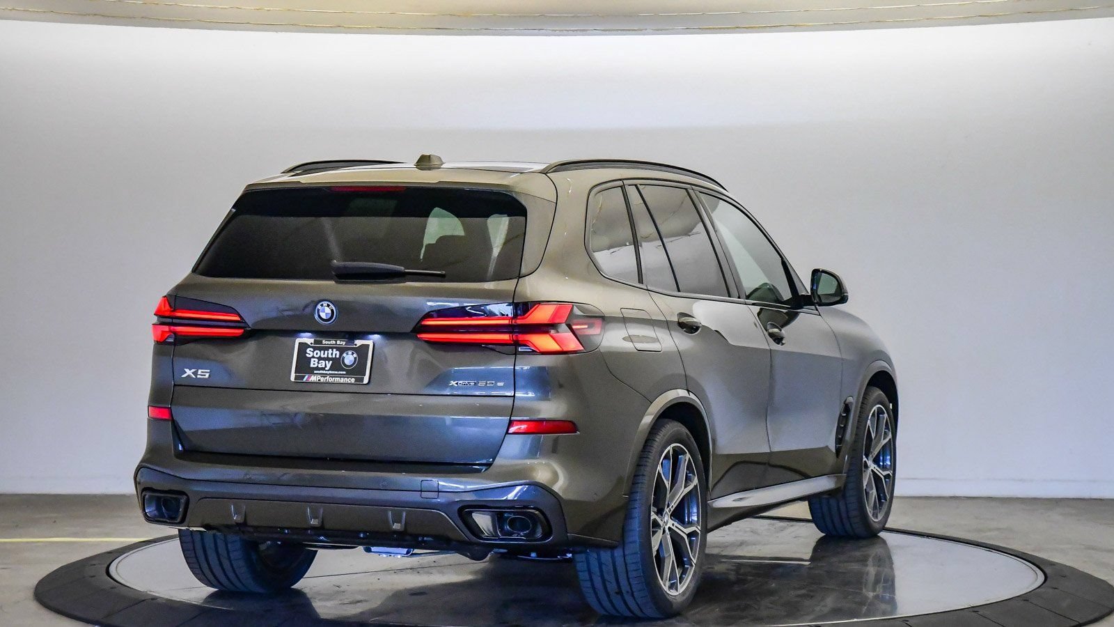 New 2026 BMW X5 xDrive50e w/ M Sport Package AWD/4WD image 5