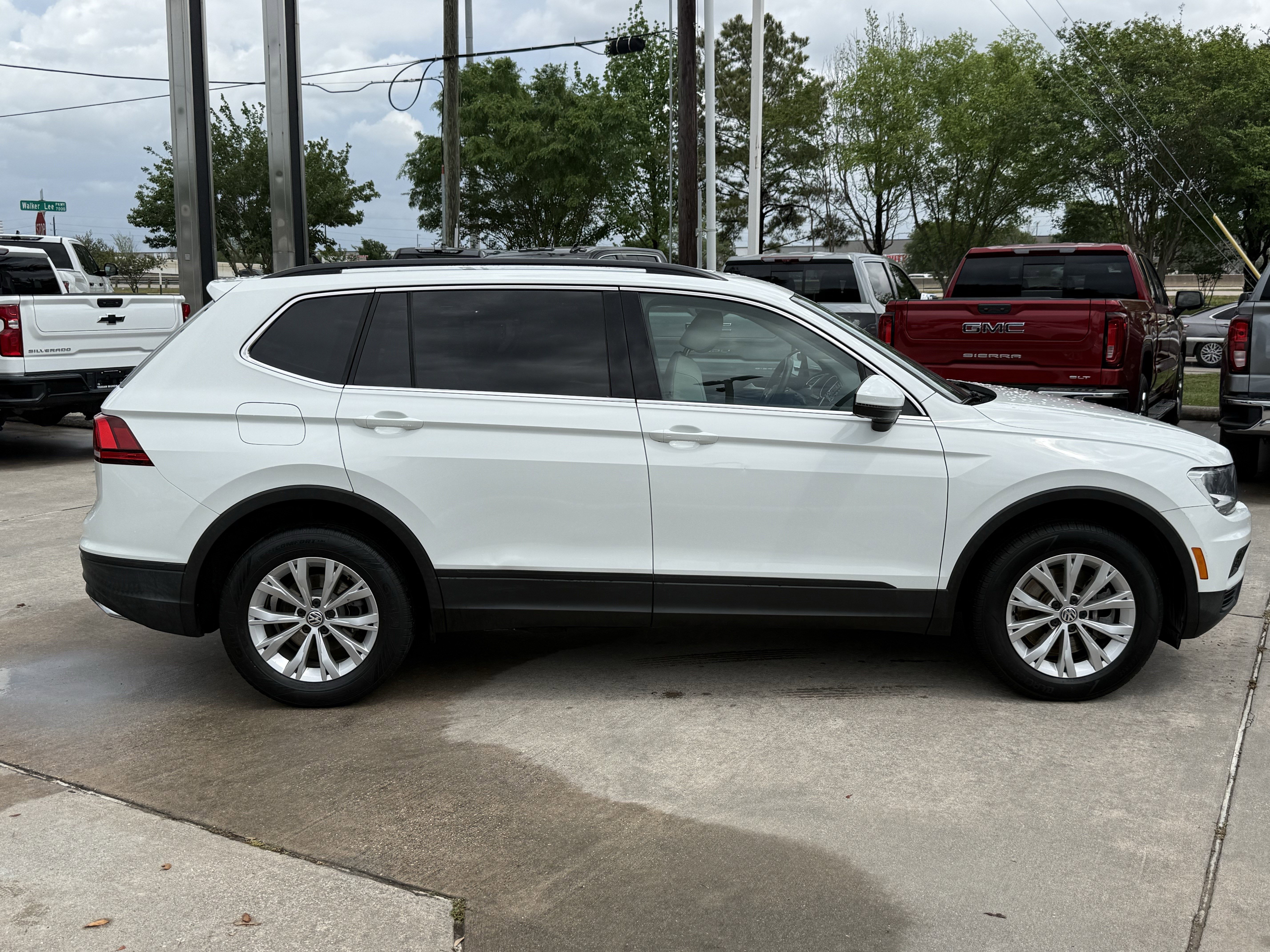Used 2019 Volkswagen Tiguan SE image 3