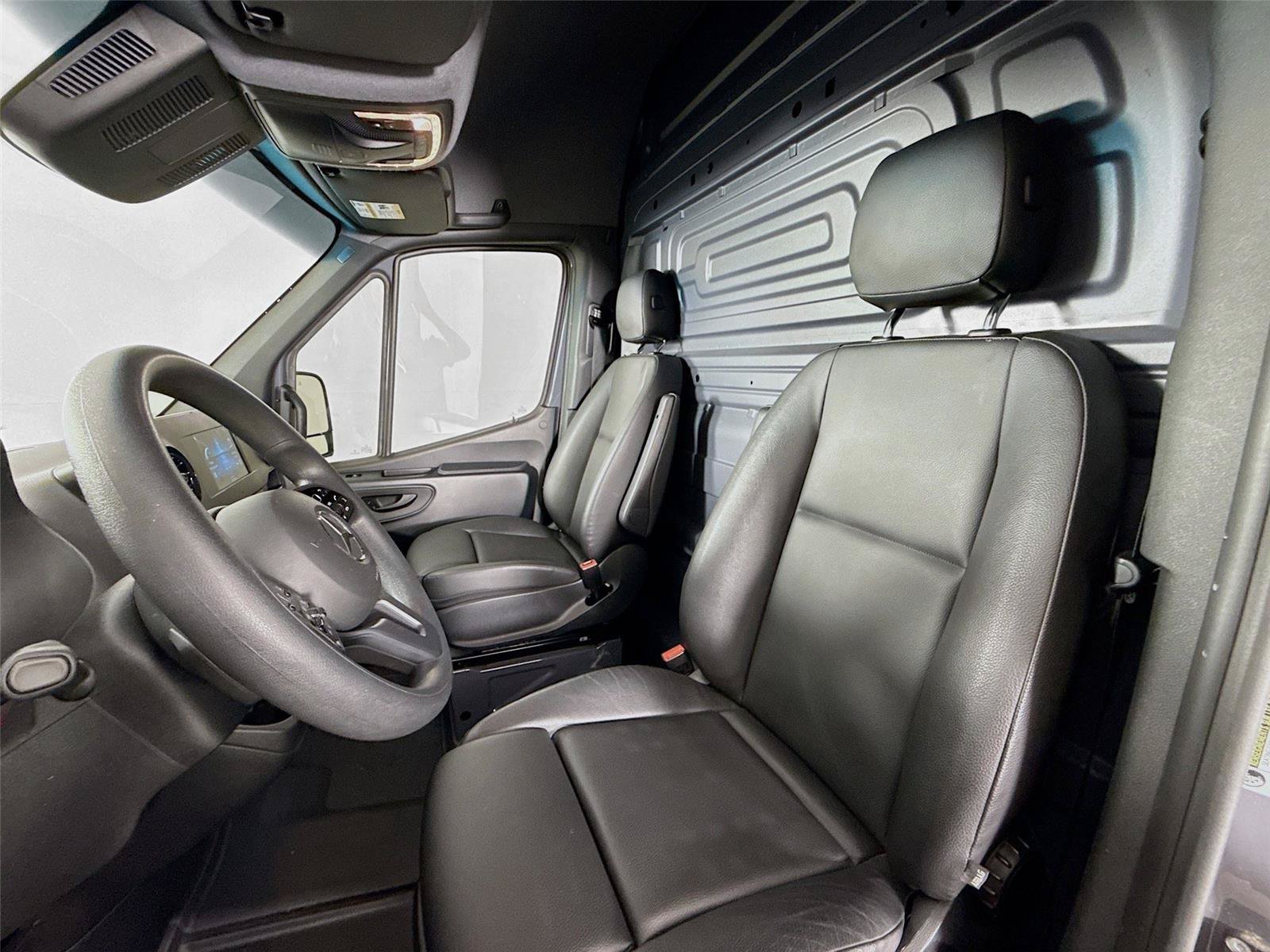 Used 2024 Mercedes-Benz Sprinter 2500 image 2