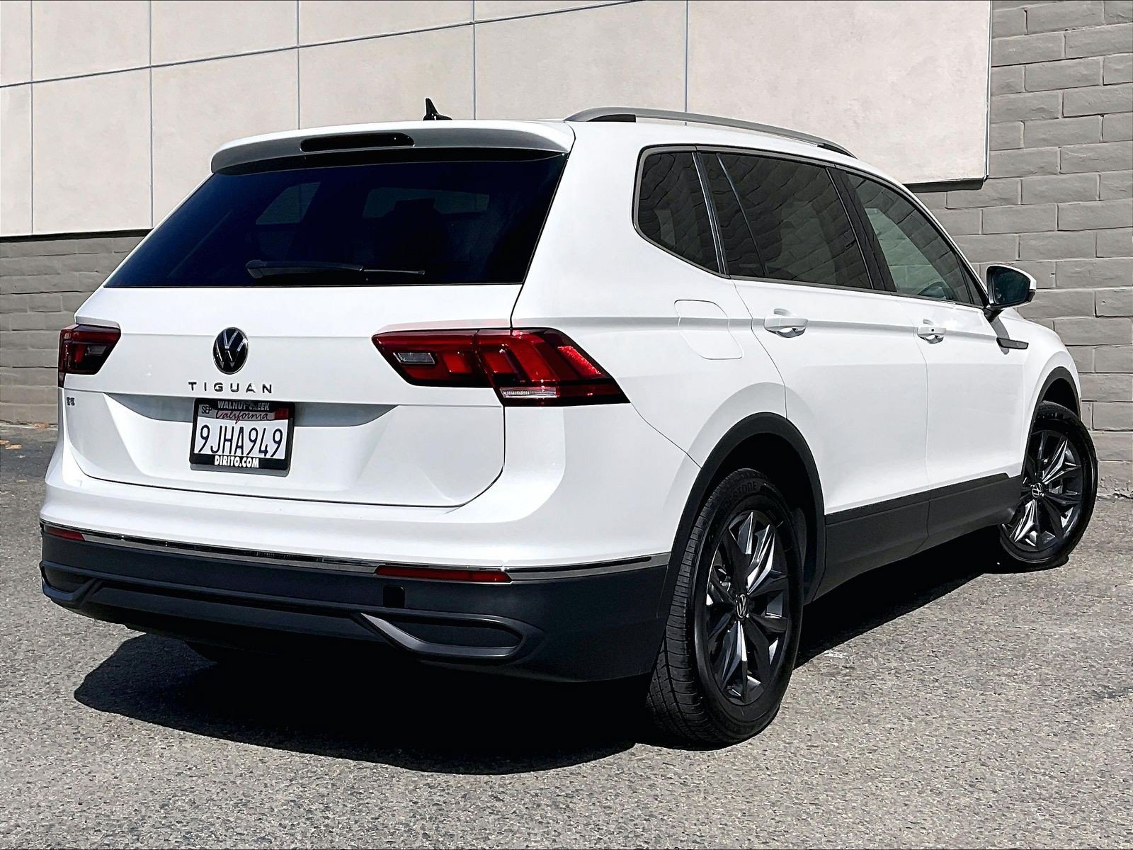 Certified 2023 Volkswagen Tiguan SE FWD image 13