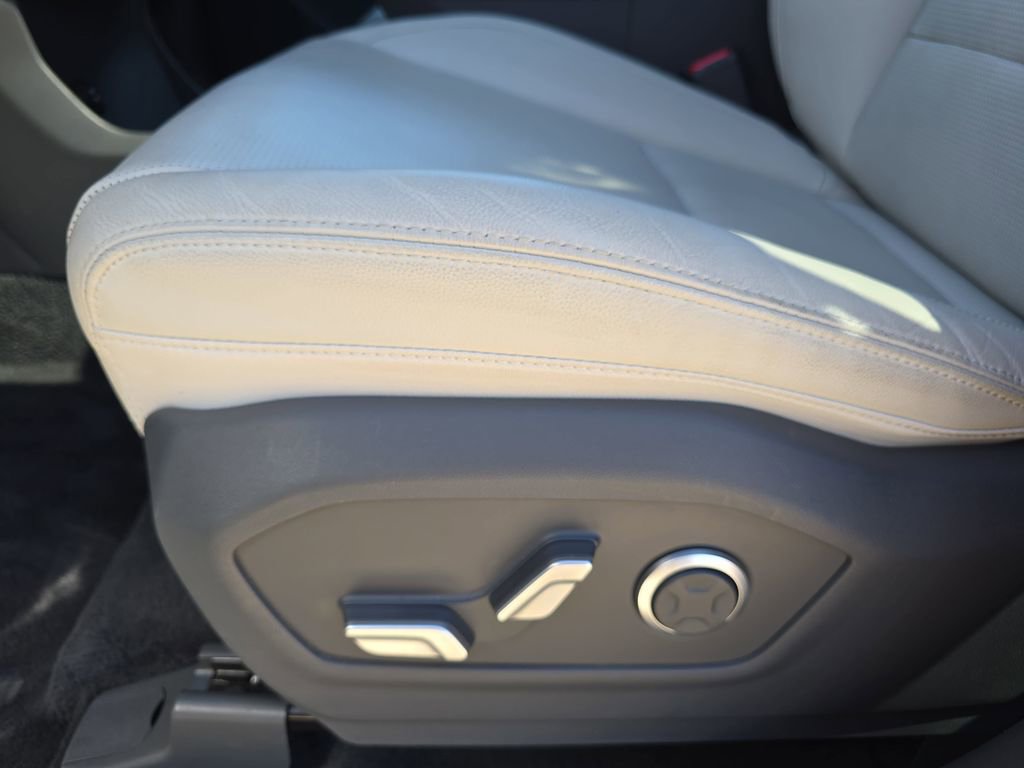 Used 2025 Hyundai Santa Fe Limited image 30