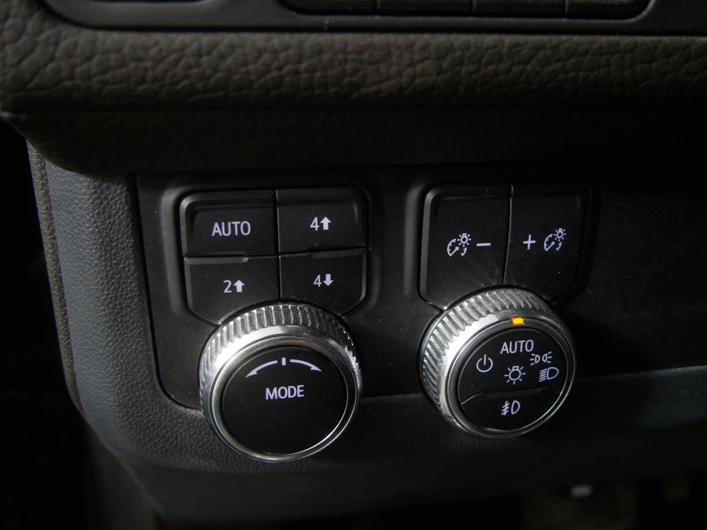 Used 2023 GMC Yukon Denali AWD/4WD image 13