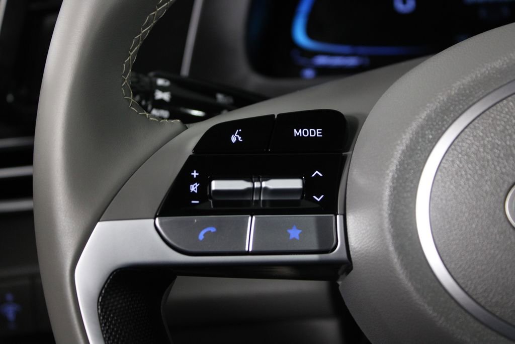 Certified 2025 Hyundai Elantra Sport image 24